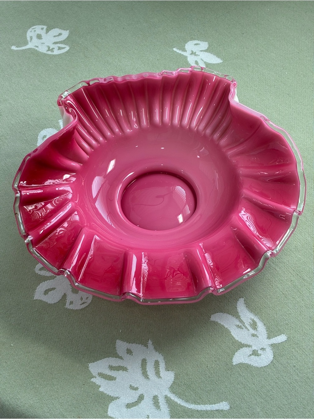 Vintage Cranberry Pink Ruffled Art Glass Bowl with Clear Edge
Beautiful